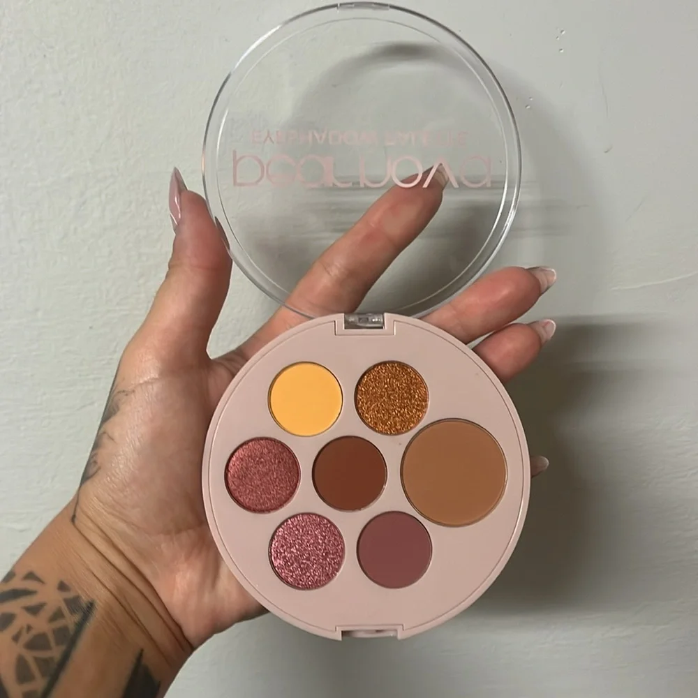 NEW! Pear Nova eyeshadow palette - Picture 2 of 4